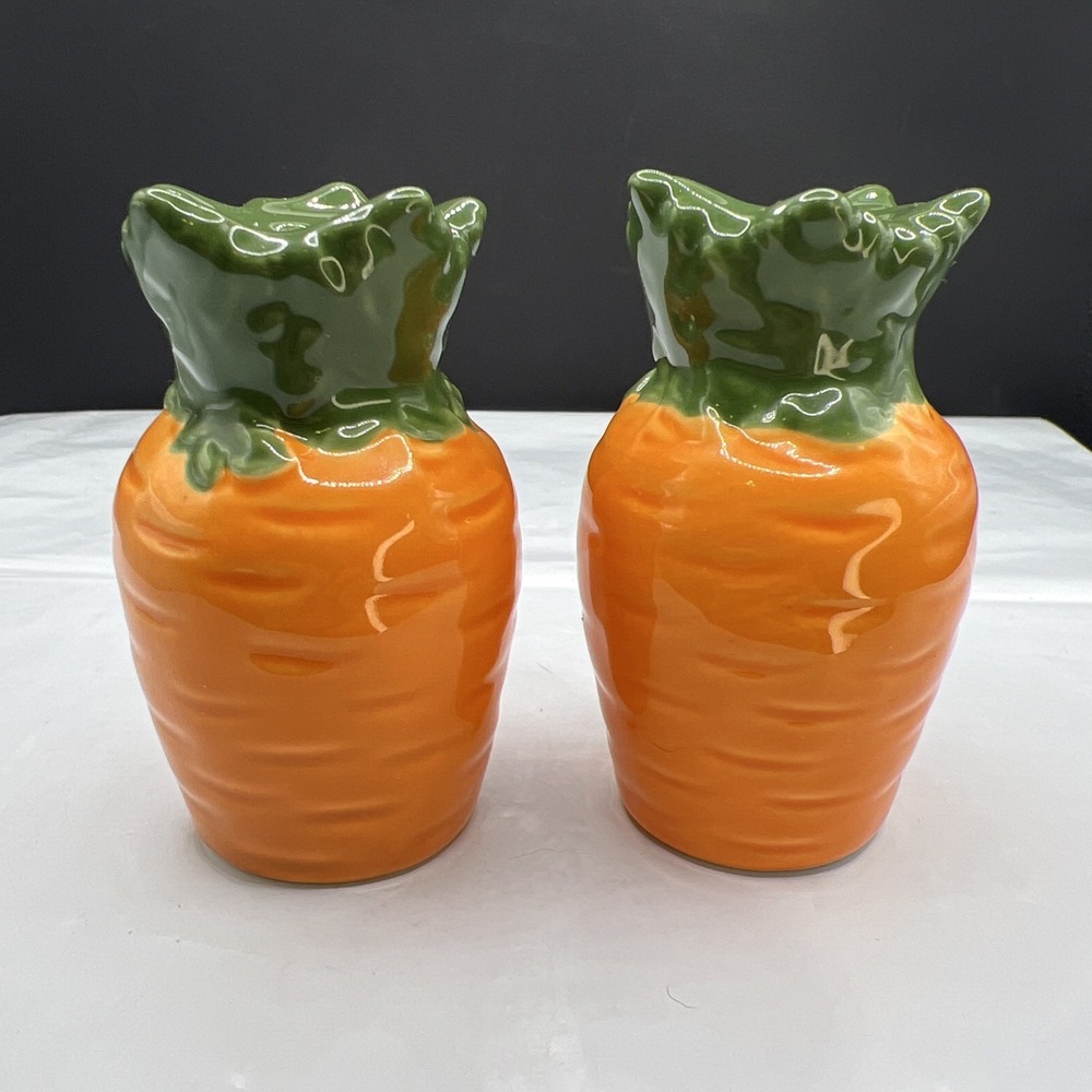 Ceramic Carrot Salt and Pepper Shakers Set Garden Table Decor